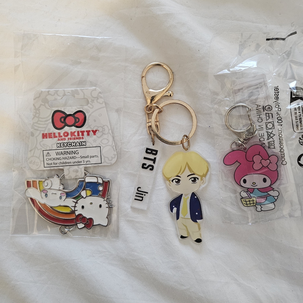 Hello Kitty and Character Keychain Set - Pink and Gold